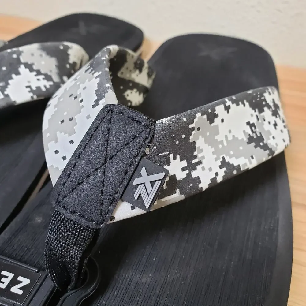 ZeroxPosure Men's Size 10 Wide Strap Flip Flop Sandals Black Gray Camo Print NWT